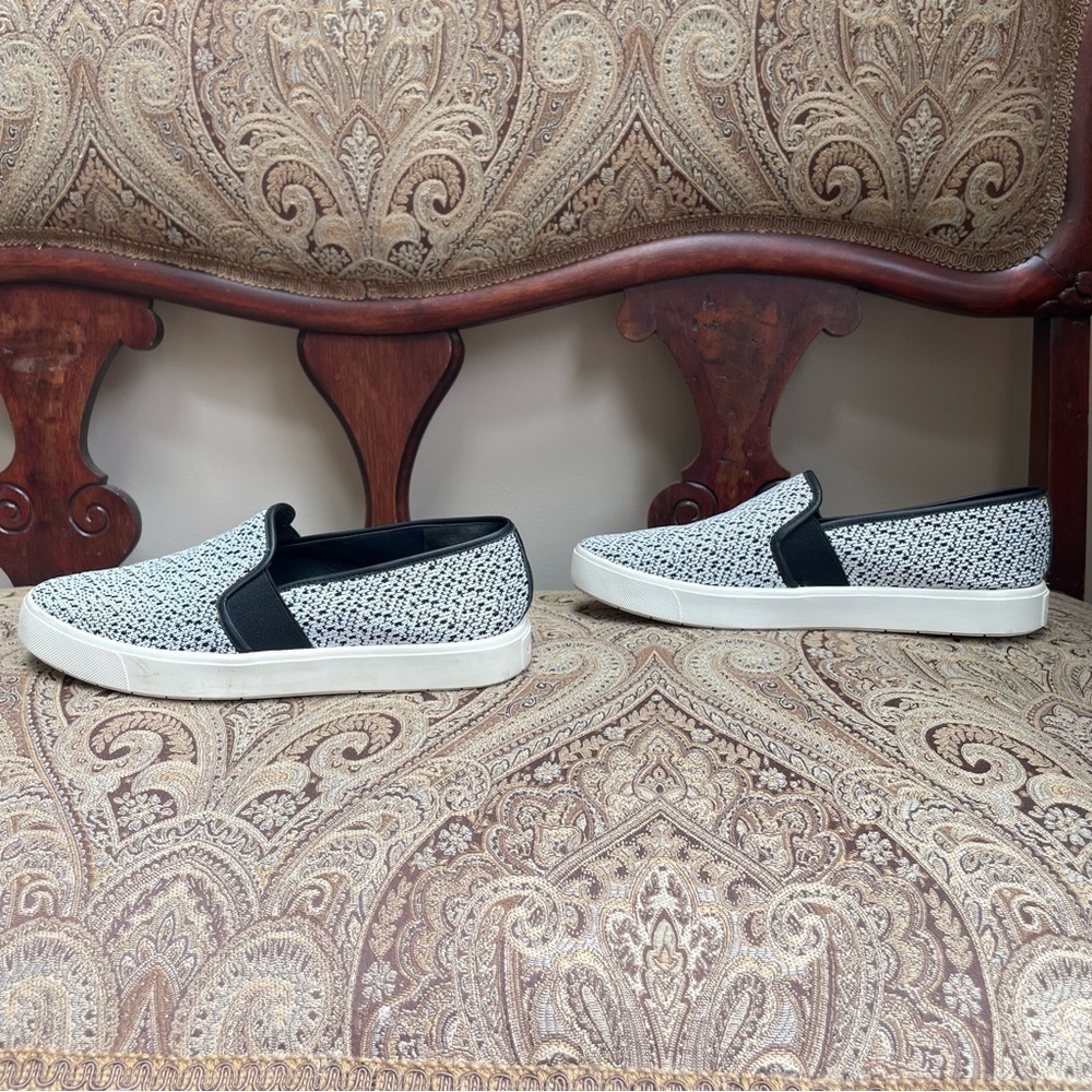 Vince Blair Black & White Pattern Slip On Sneakers Cushioned Comfort Size 7.5 - Picture 9 of 15